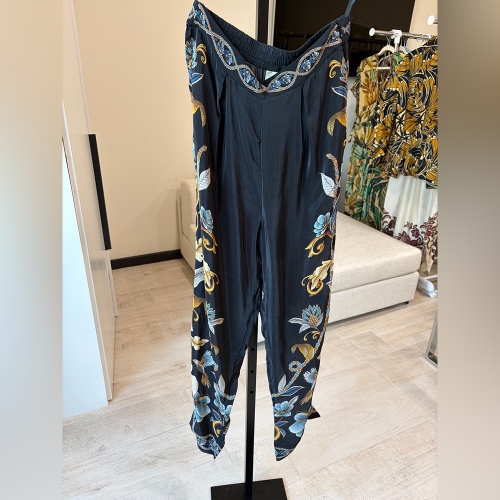 Farm Rio: Black Flowerful Garden Pajama
Pants DT - Picture 12 of 15
